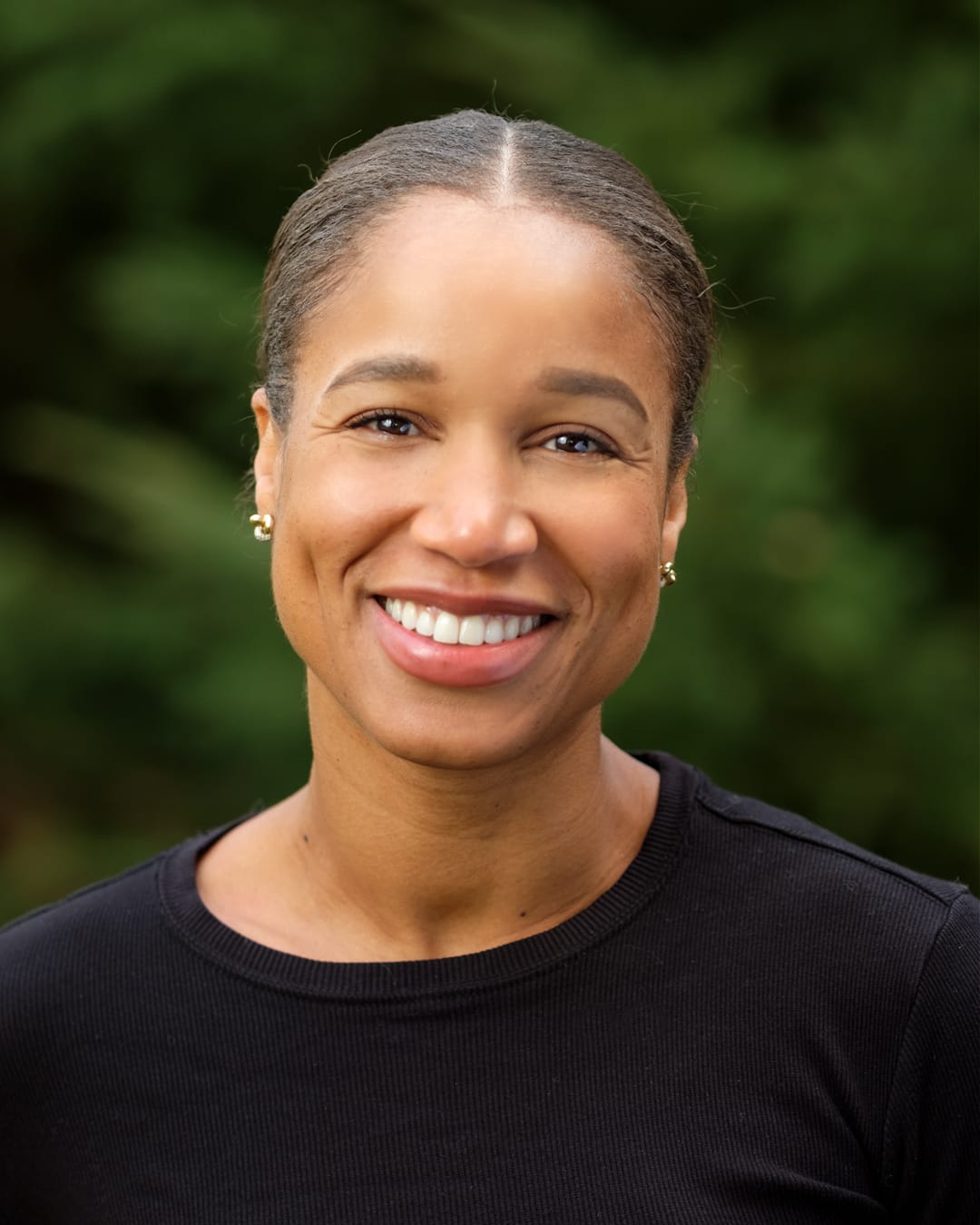 Headshot of Chloe at the park.